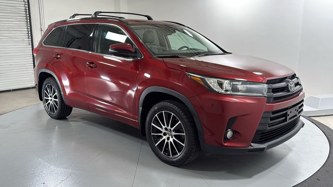 Used 2018 Red Toyota SE image 3