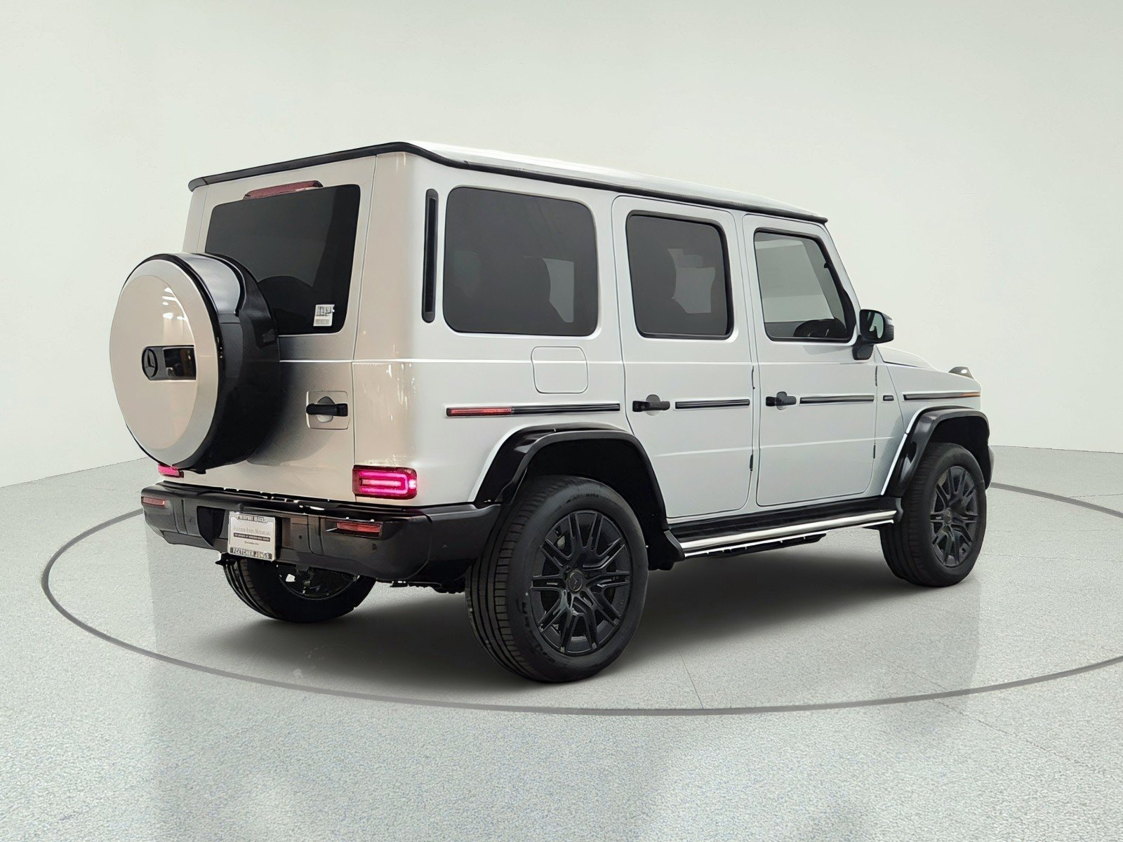 New 2027 Iridium Silver Metallic Mercedes-Benz G 580e SUV image 5
