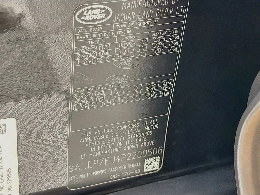 Used 2023 Santorini Black Metallic Land Rover SE image 34