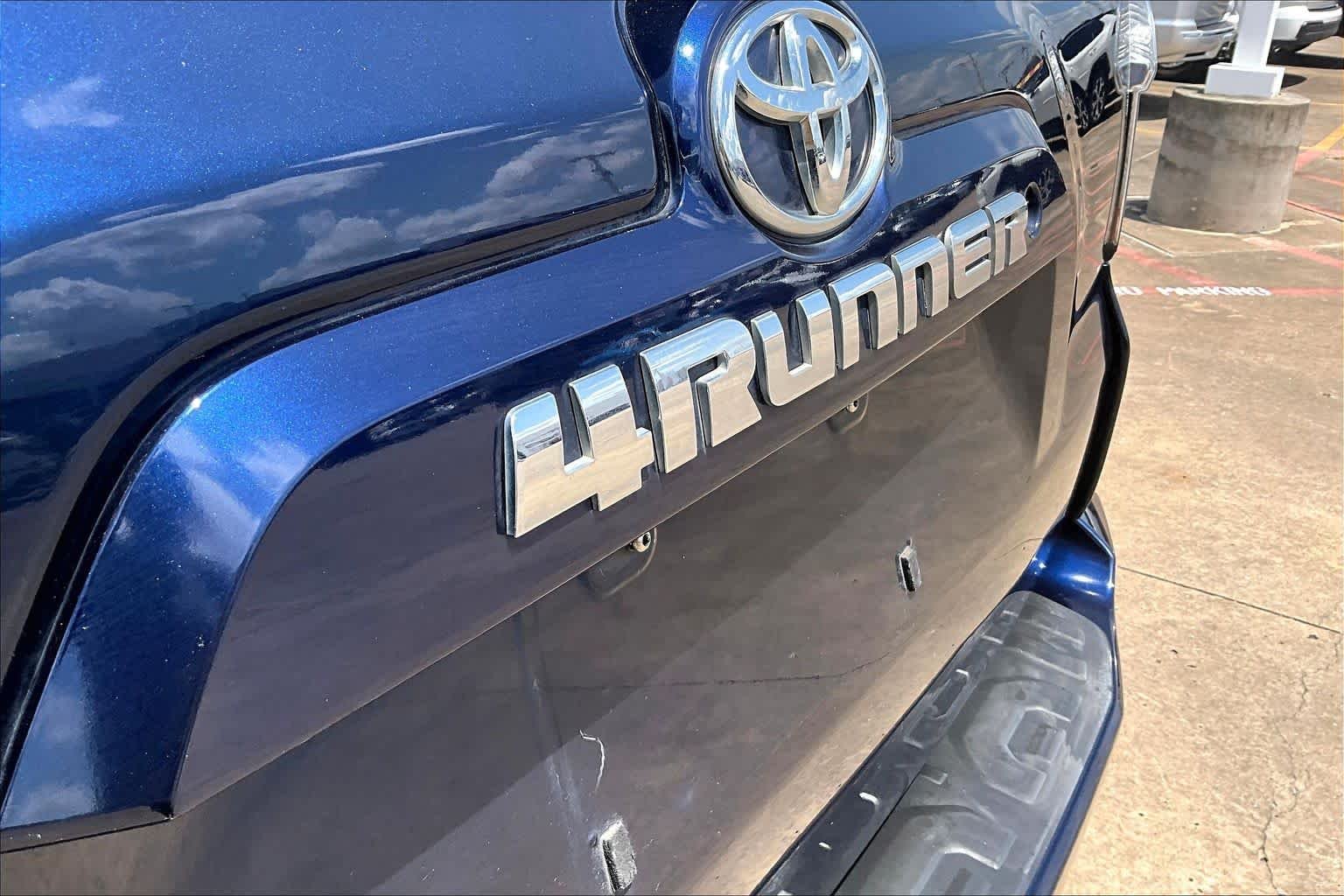 Used 2019 Nautical Blue Metallic Toyota SR5 image 30