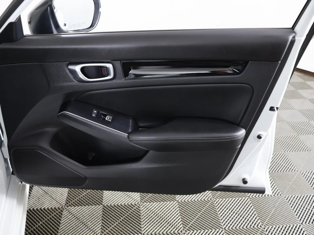 Used 2025 Platinum White Pearl Honda Sport Touring image 26