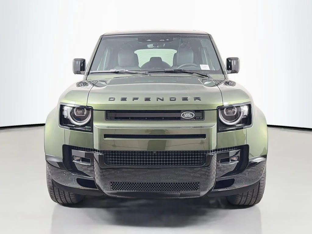 New 2026 Woolstone Green Land Rover X-Dynamic SE image 2