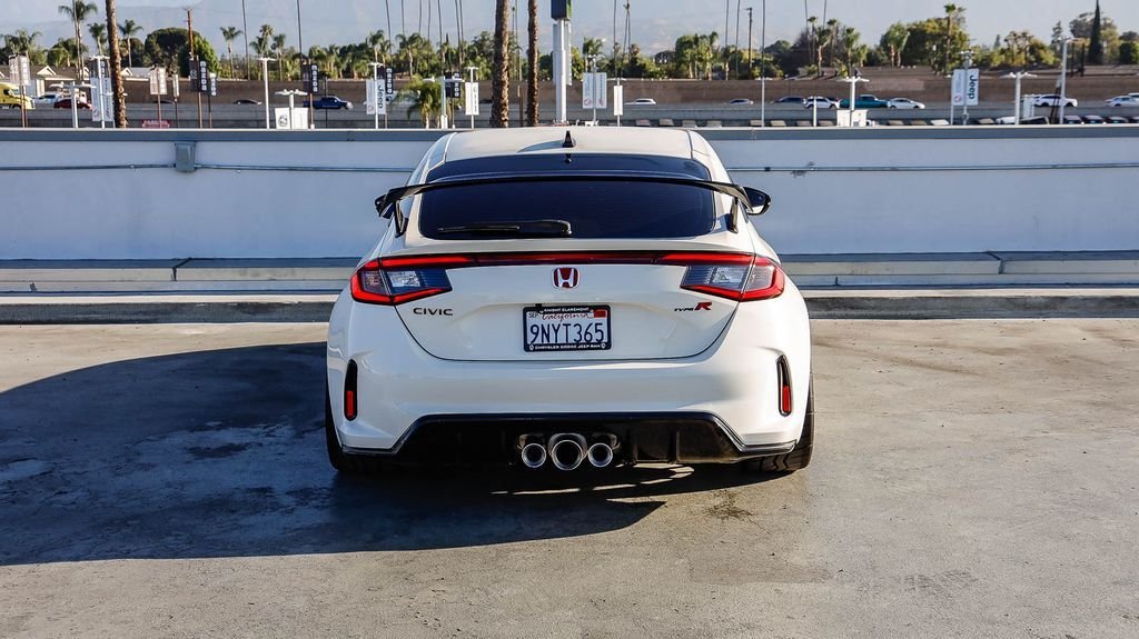 Used 2025 Championship White Honda  image 8