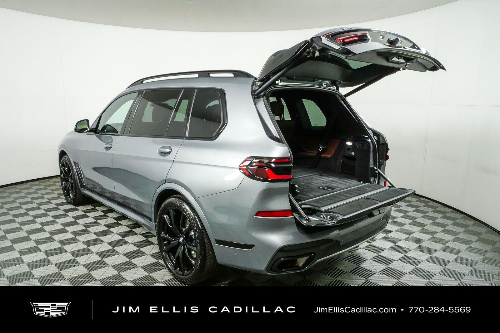 Used 2024 Gray BMW xDrive40i image 37