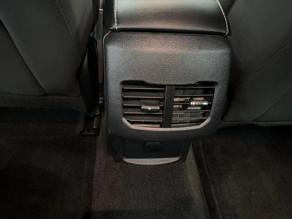 Used 2019 Silver Ford SE image 25