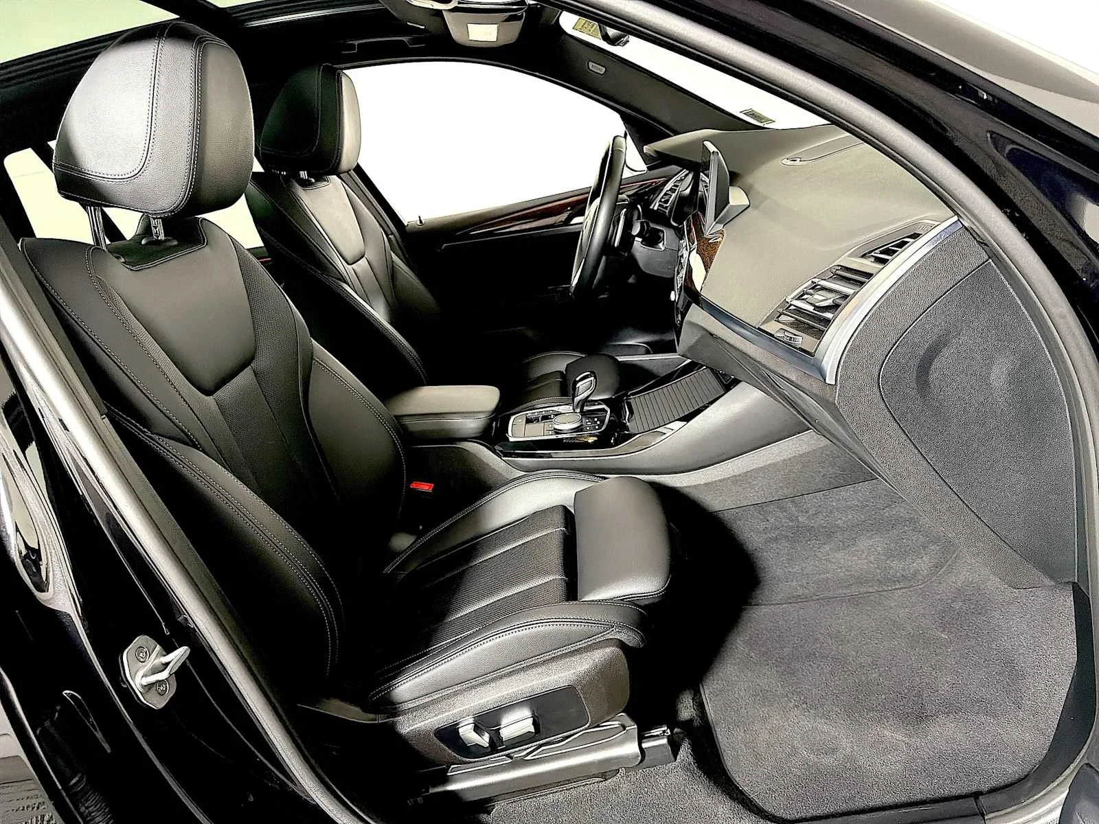 Used 2023 Black Sapphire Metallic BMW xDrive30i image 24