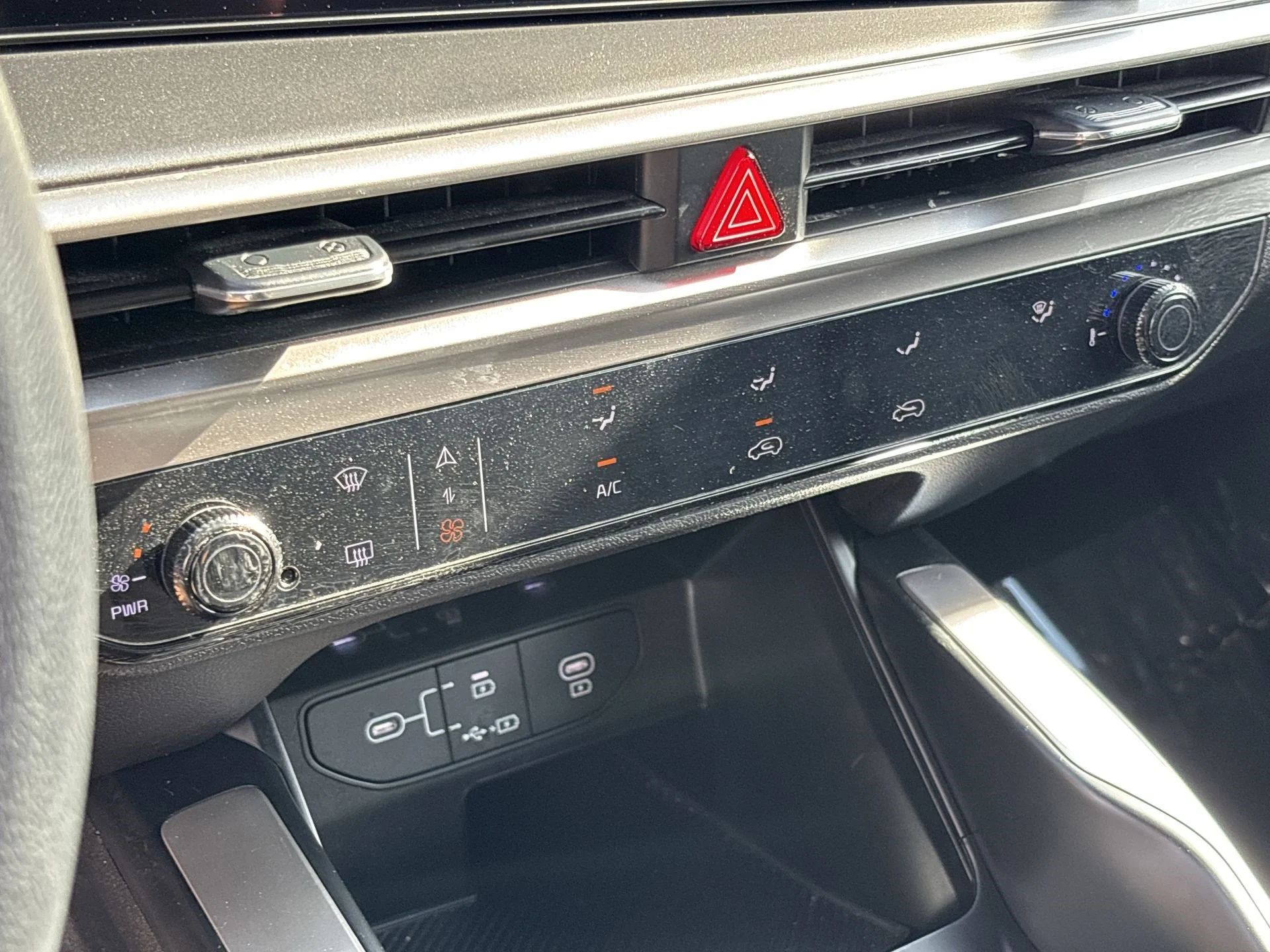 Certified Used 2025 Everlasting Silver Kia LX image 16