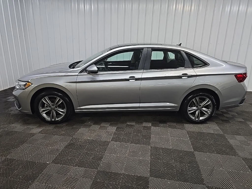 Used 2024 Gray Volkswagen 1.5T SE image 5