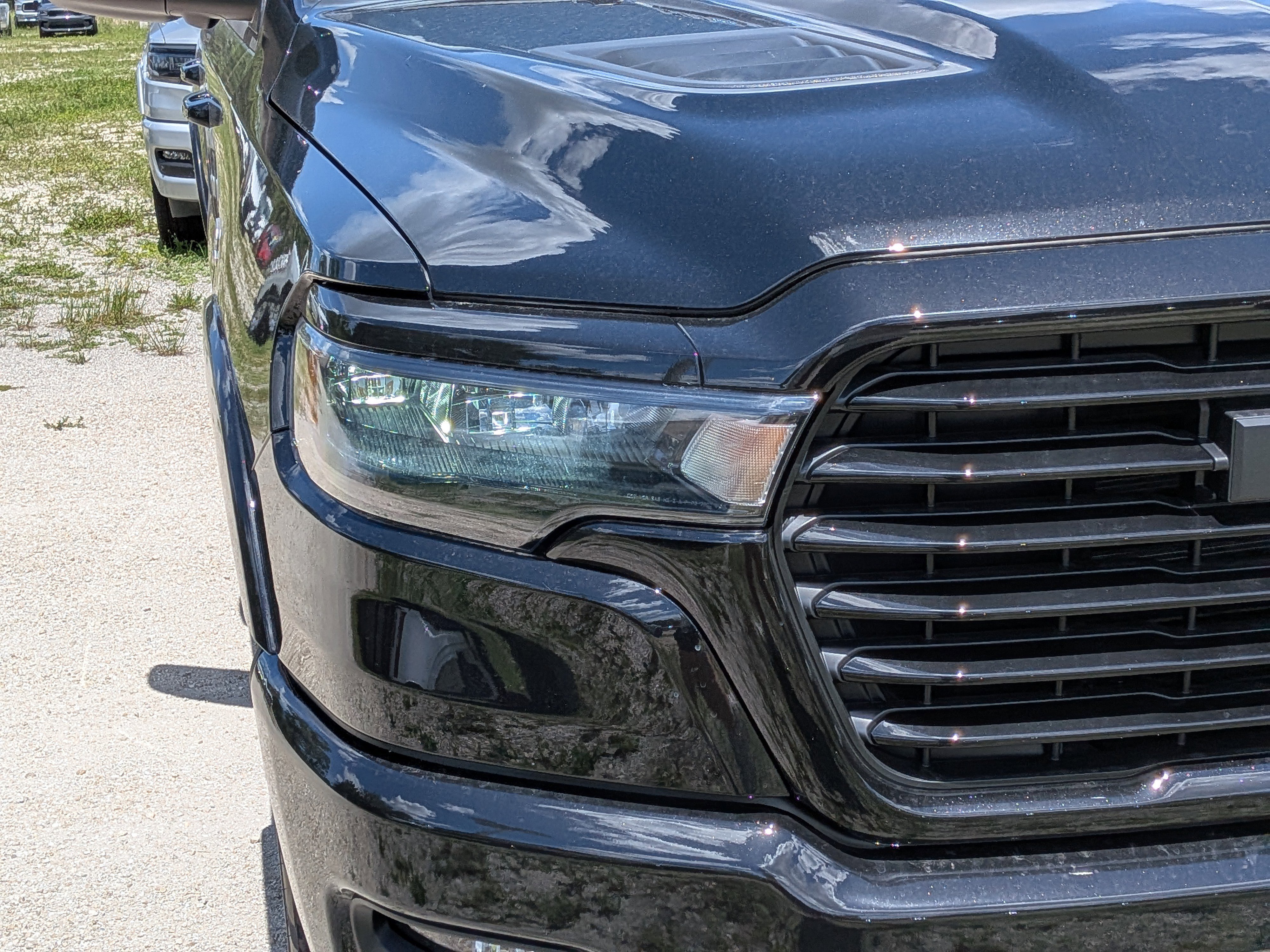 New 2026 Diamond Black Crystal Pearl-Coat Exterior Paint RAM Laramie image 9