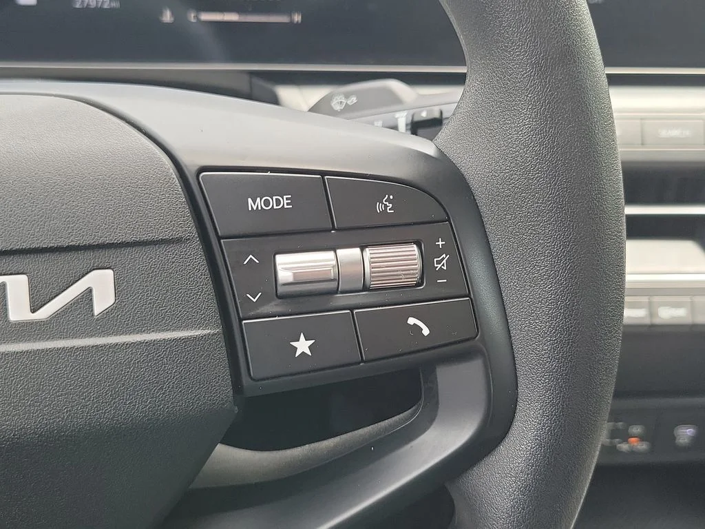 2025 Kia K4 LXS - Photo 25