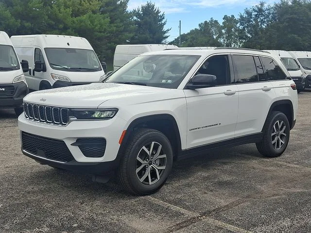 New 2027 White/off-white Jeep Laredo X image 5