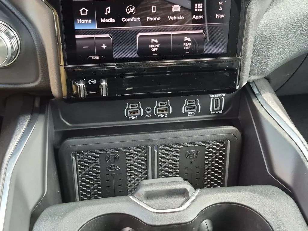 New 2026 Diamond Black Crystal Pearl-Coat Exterior Paint RAM Laramie image 17