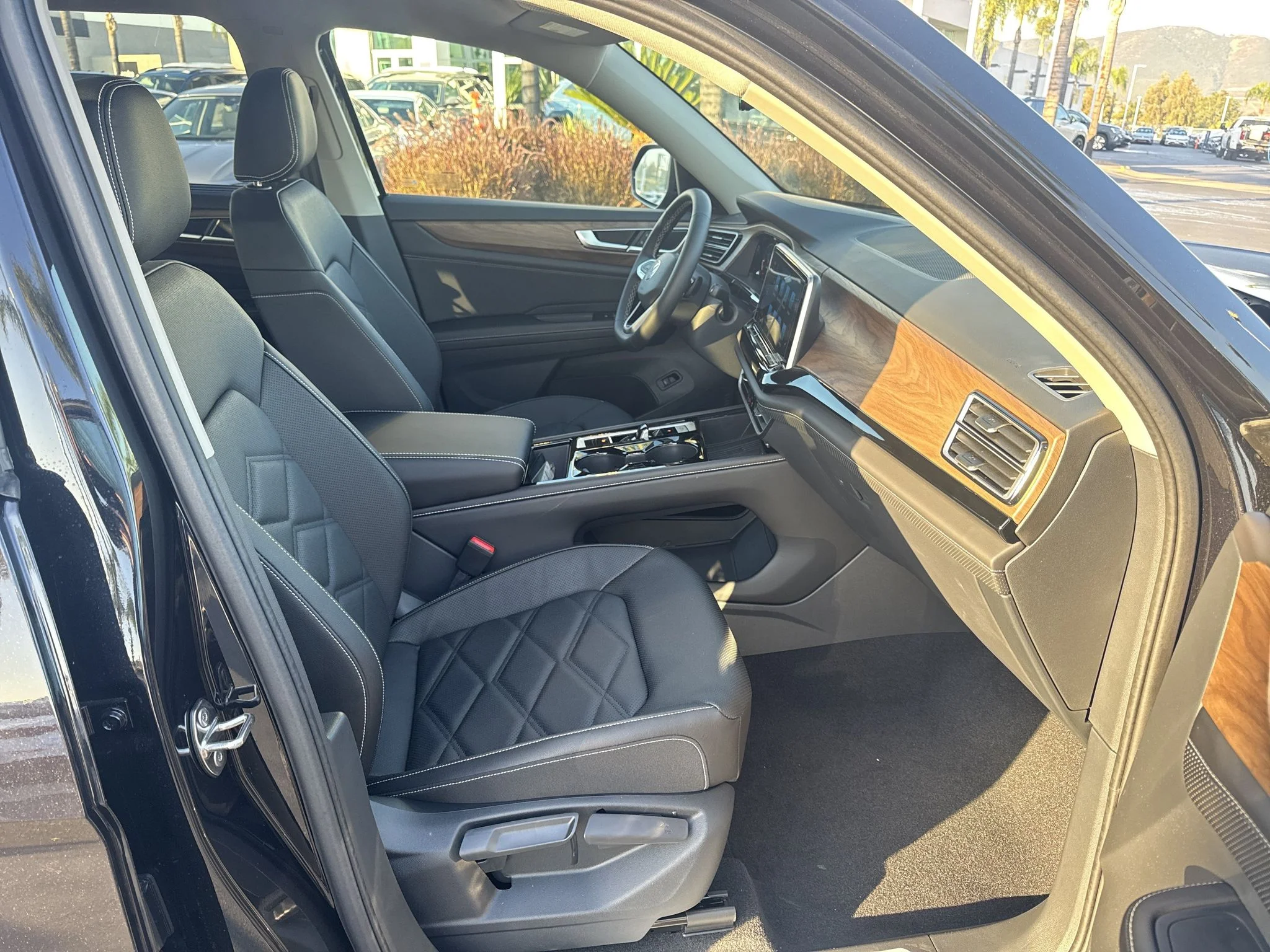 New 2026 Deep Black Pearl Volkswagen 2.0T SE w/Technology image 23