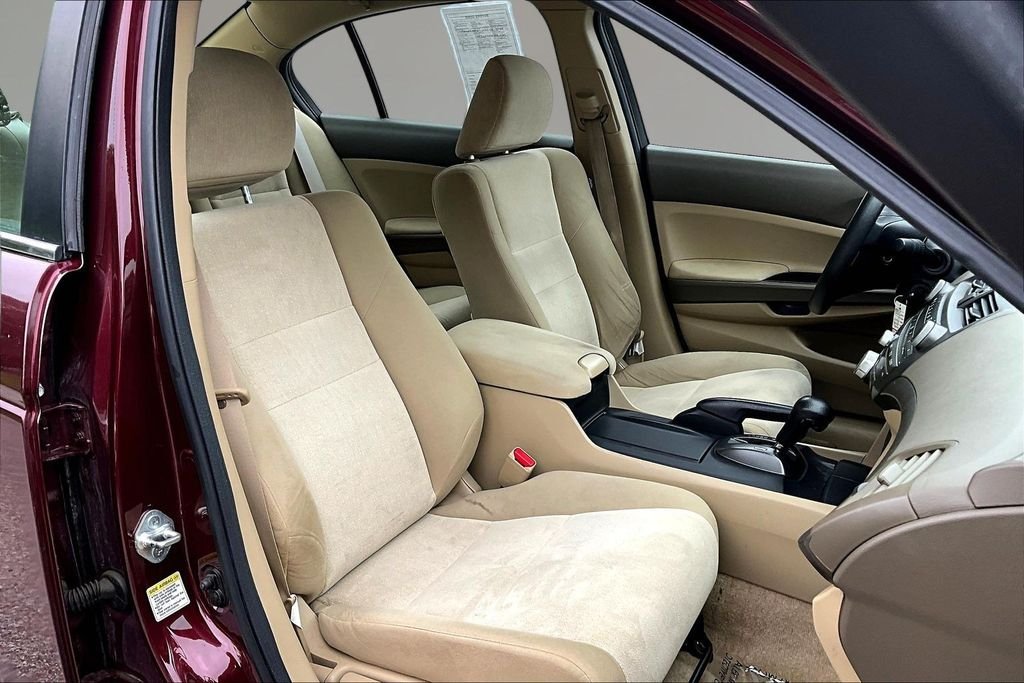 Used 2010 Maroon Honda LX image 24