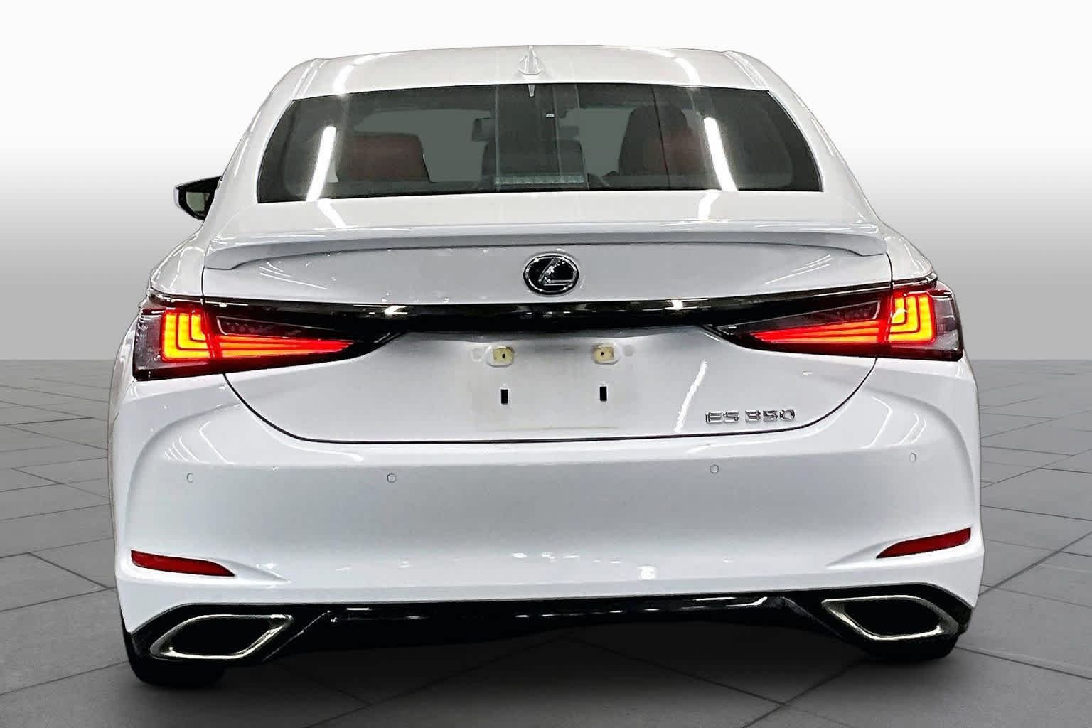 Used 2024 Ultra White Lexus F SPORT Handling image 4