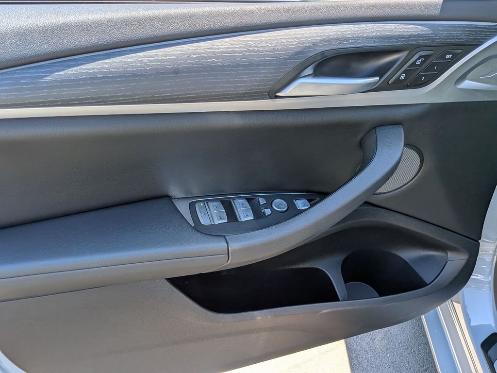 Used 2023 Gray BMW xDrive30i image 13