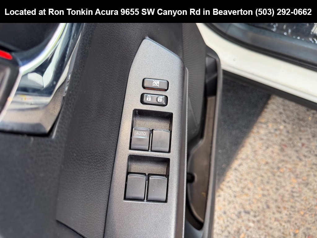 Used 2018 Super White Toyota XLE image 12
