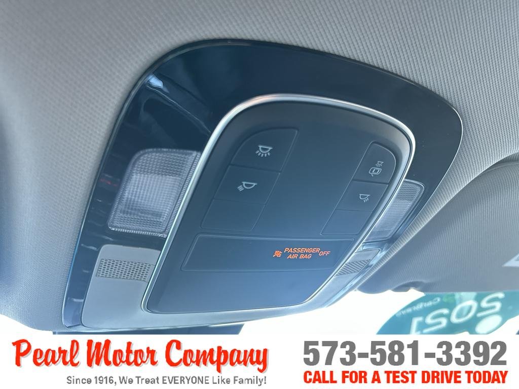 Used 2021 Red Hyundai SE image 15