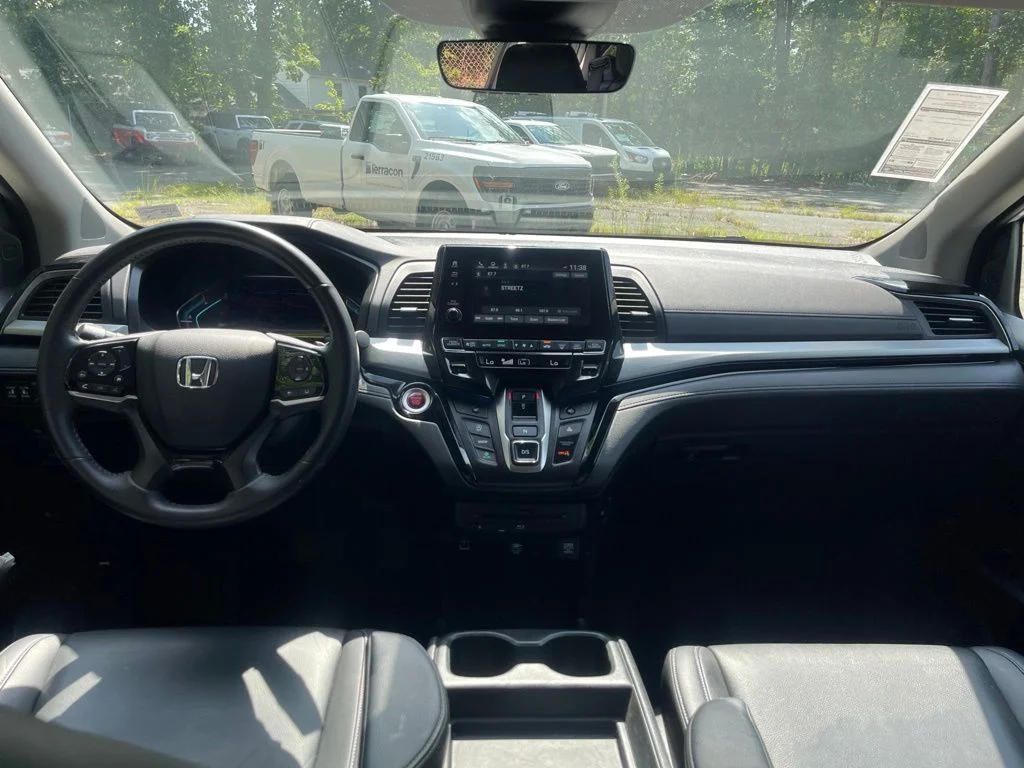 Used 2023 White Honda Touring image 8