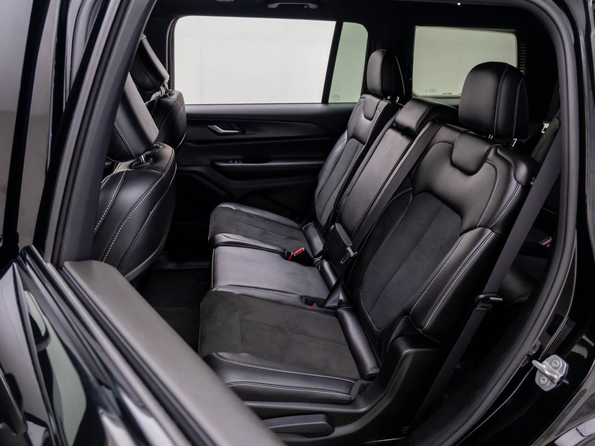 Used 2024 Black Jeep Altitude image 17