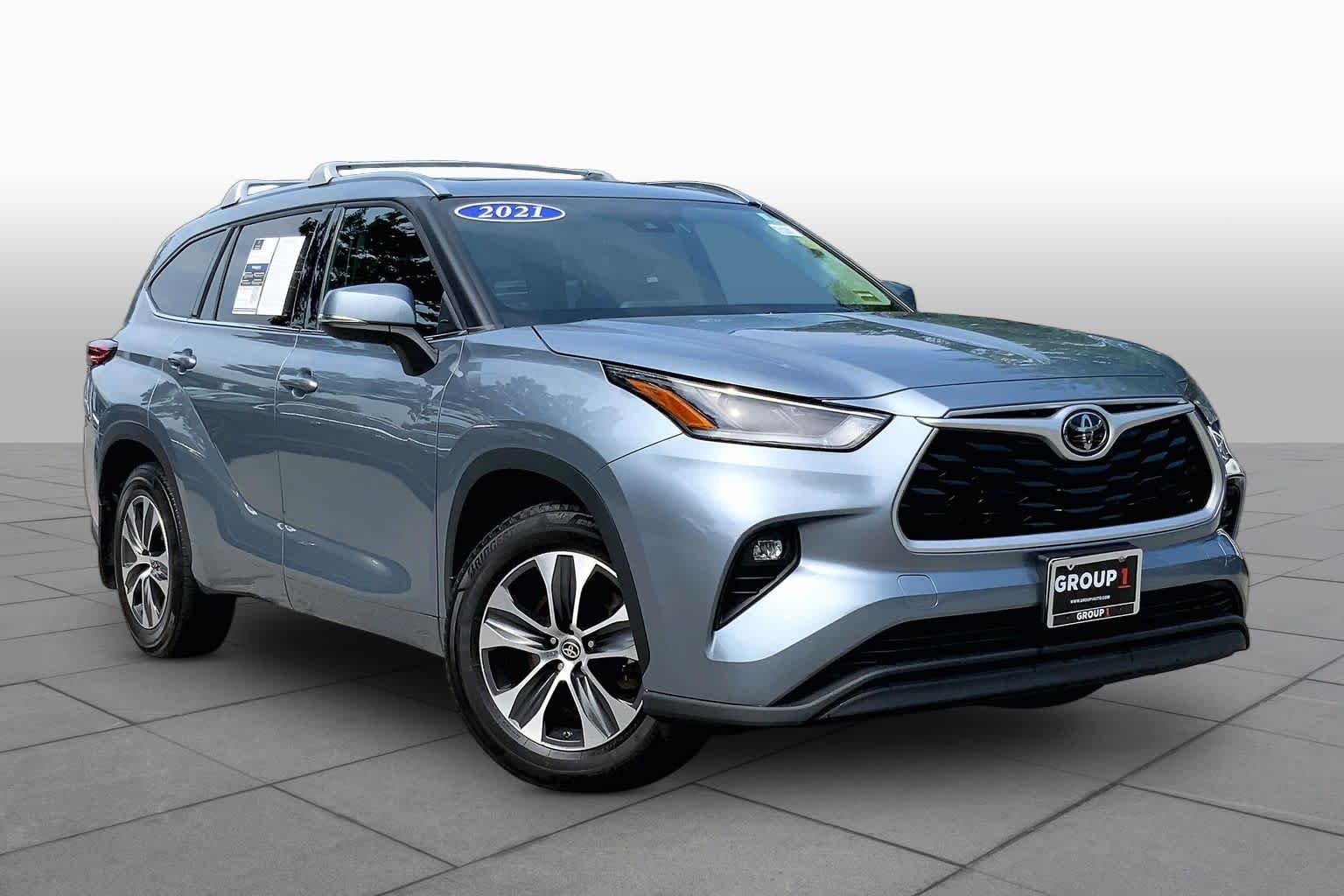 Used 2021 Moon Dust Toyota XLE image 3