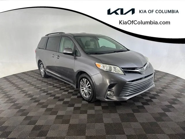 2020 Toyota Sienna XLE