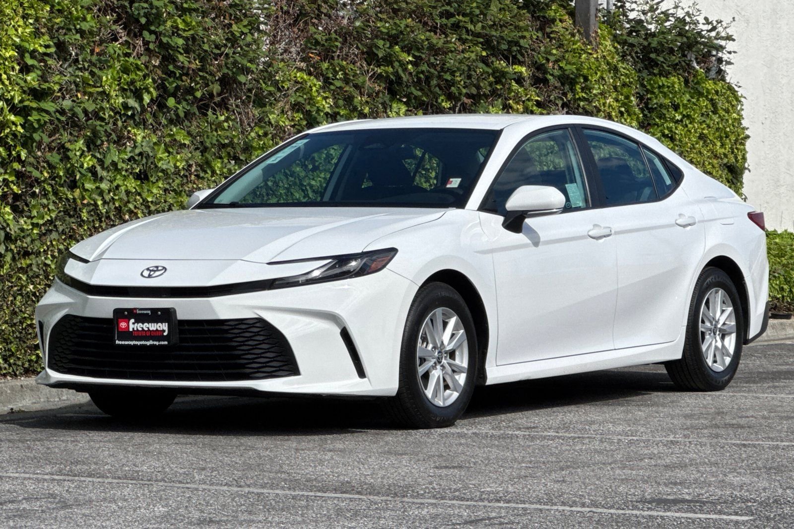 2025 Toyota Camry LE photo 6