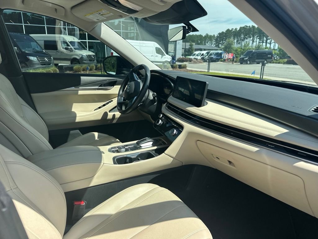 Used 2024 Silver INFINITI LUXE image 10