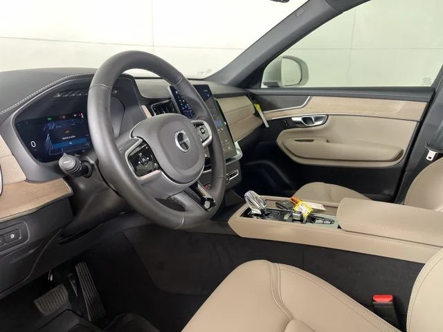 2025 Volvo XC90 Core - Photo 23