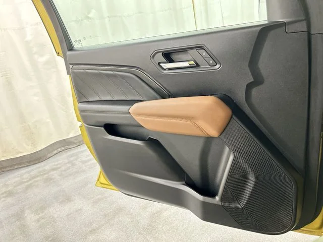 Used 2023  GMC AT4 image 19