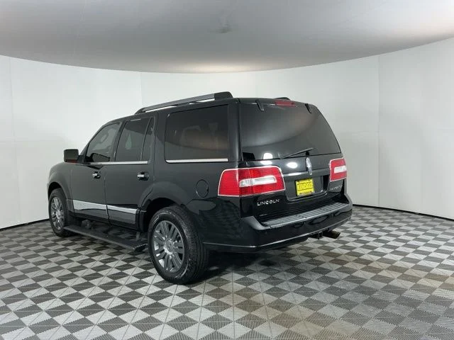 Used 2011 Black Lincoln Base image 6