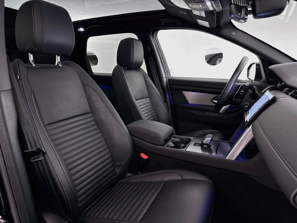 Certified Used 2025 Black Land Rover Dynamic SE image 29