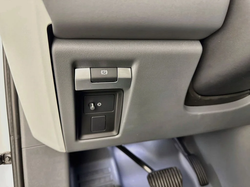 New 2026 Fuji White Land Rover X-Dynamic SE image 10