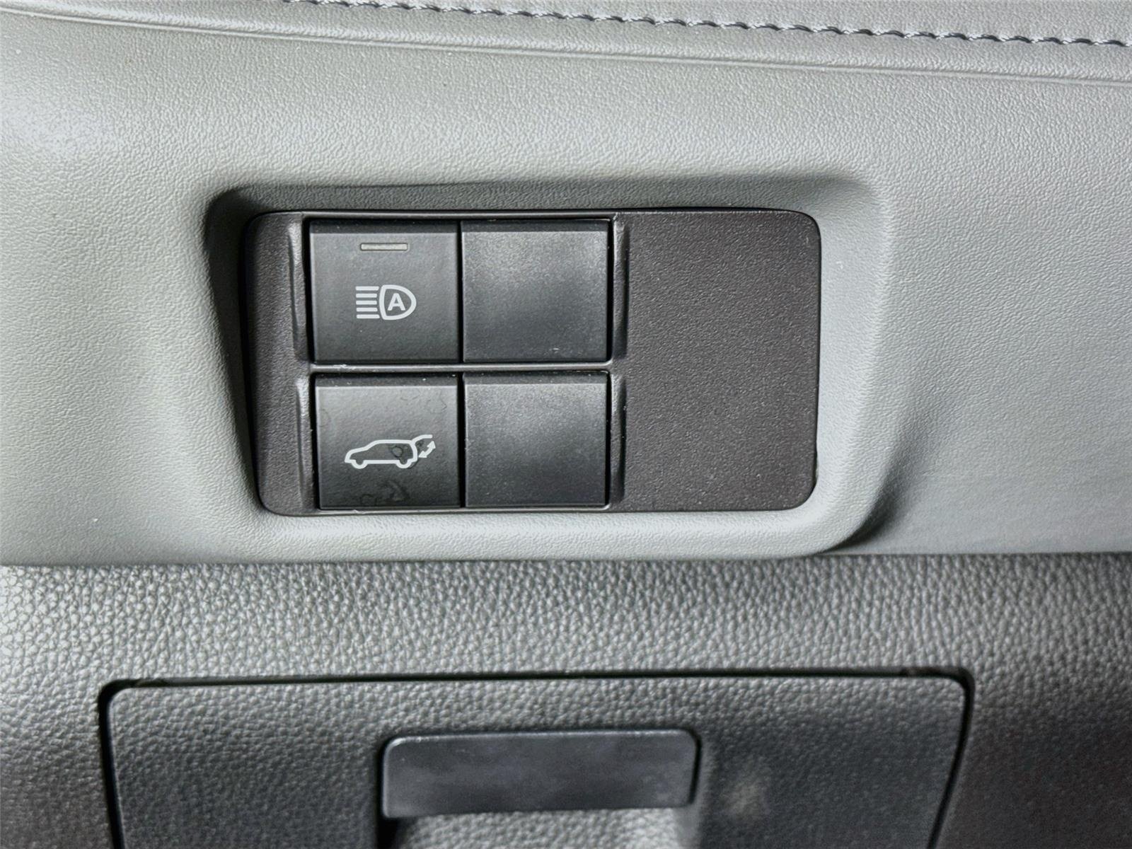 Used 2022 Midnight Black Metallic Toyota XLE image 10