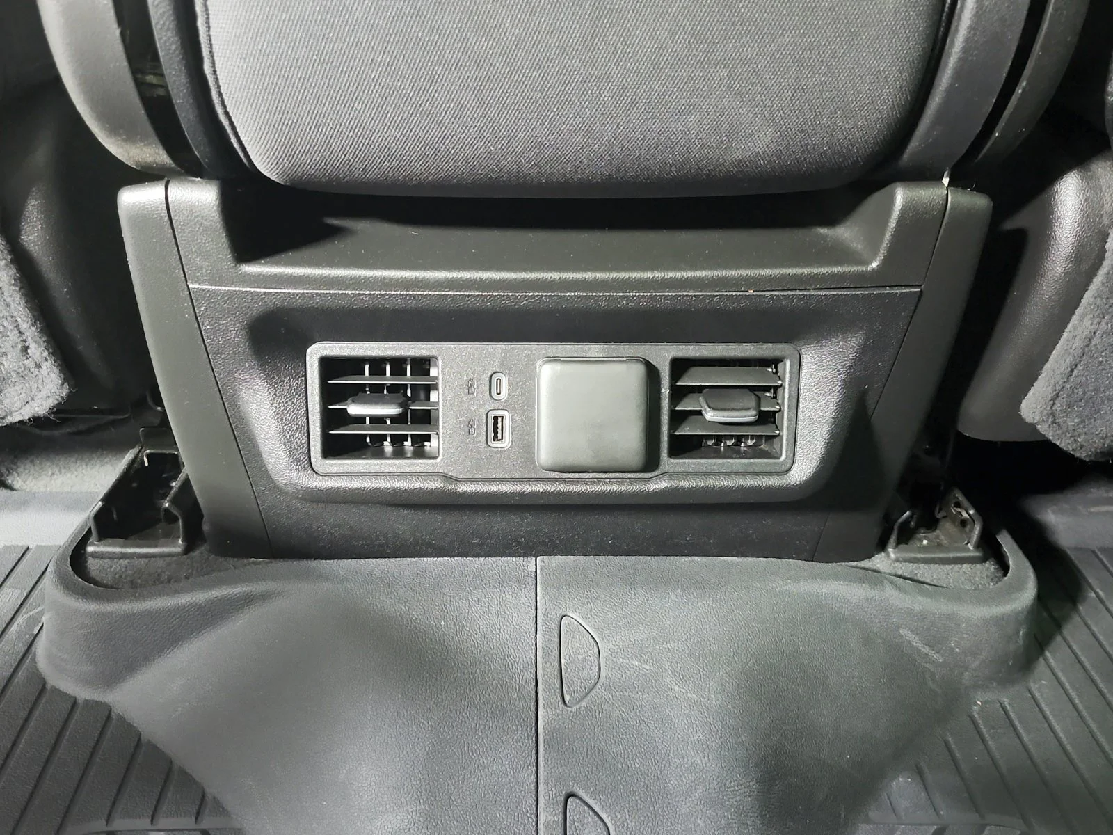 Used 2025 White Chevrolet LT image 33