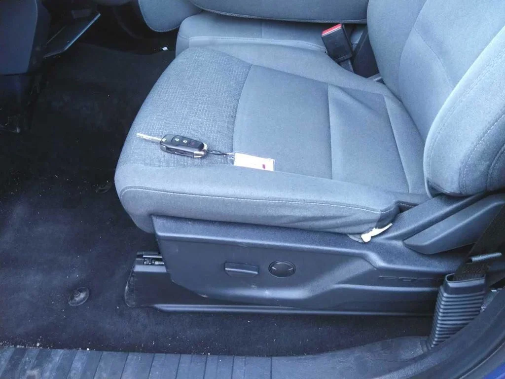 Certified Used 2025 Blue Ford XLT image 6