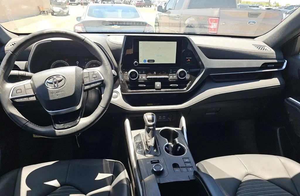 Certified Used 2025  Toyota XSE image 9