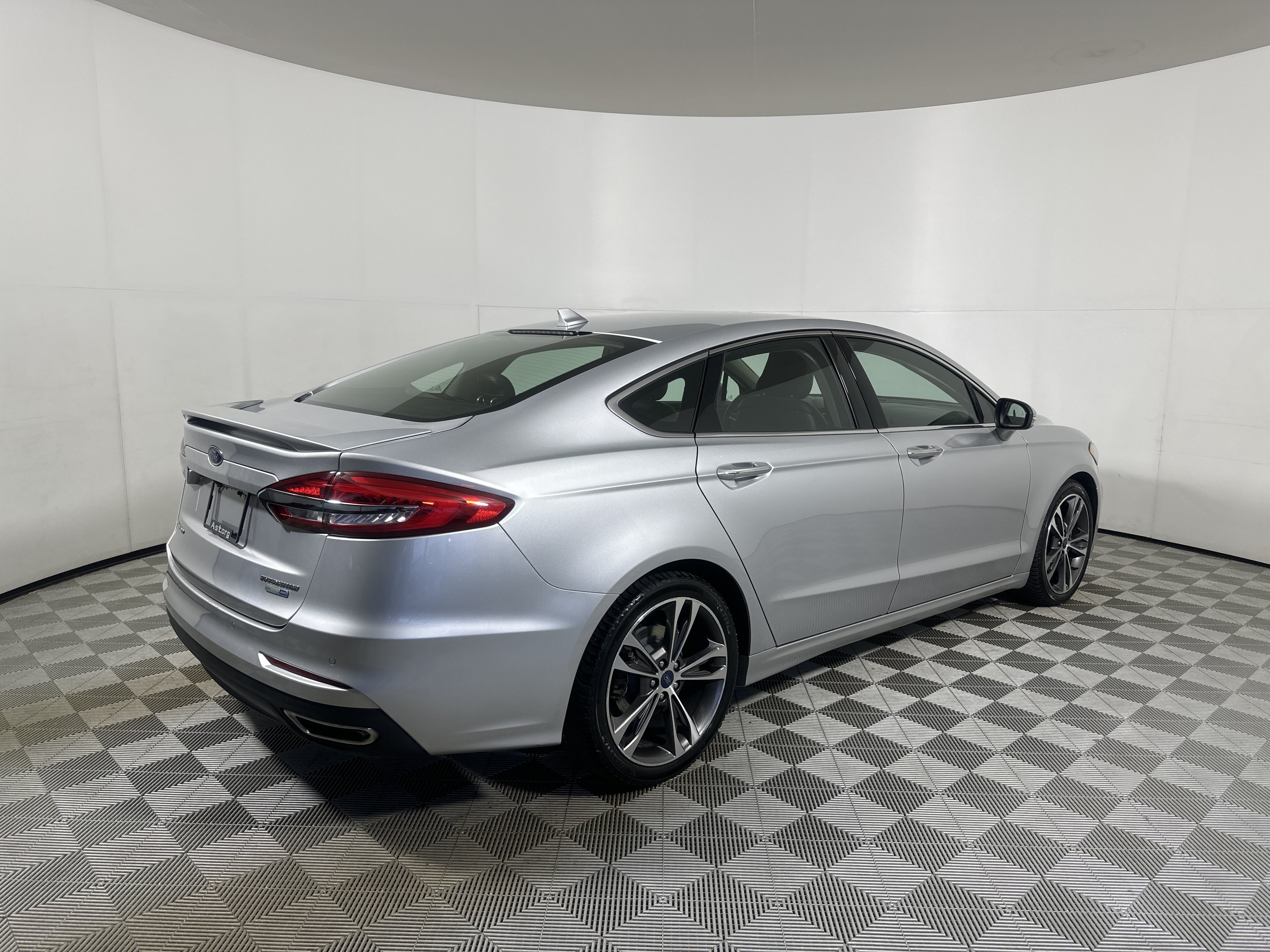 Used 2019 Silver Ford Titanium image 7