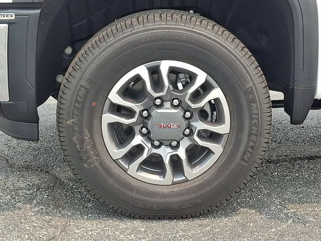 New 2026 Summit White GMC Pro image 5