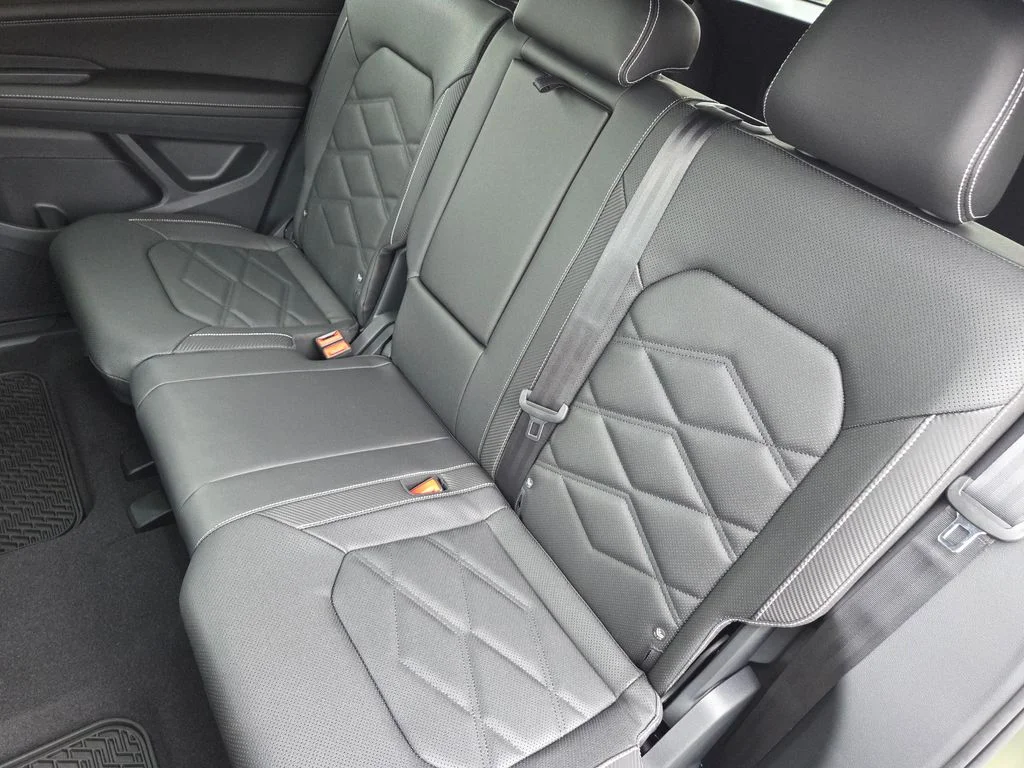 New 2026 Avocado Green Pearl Volkswagen 2.0T SE w/Technology image 9