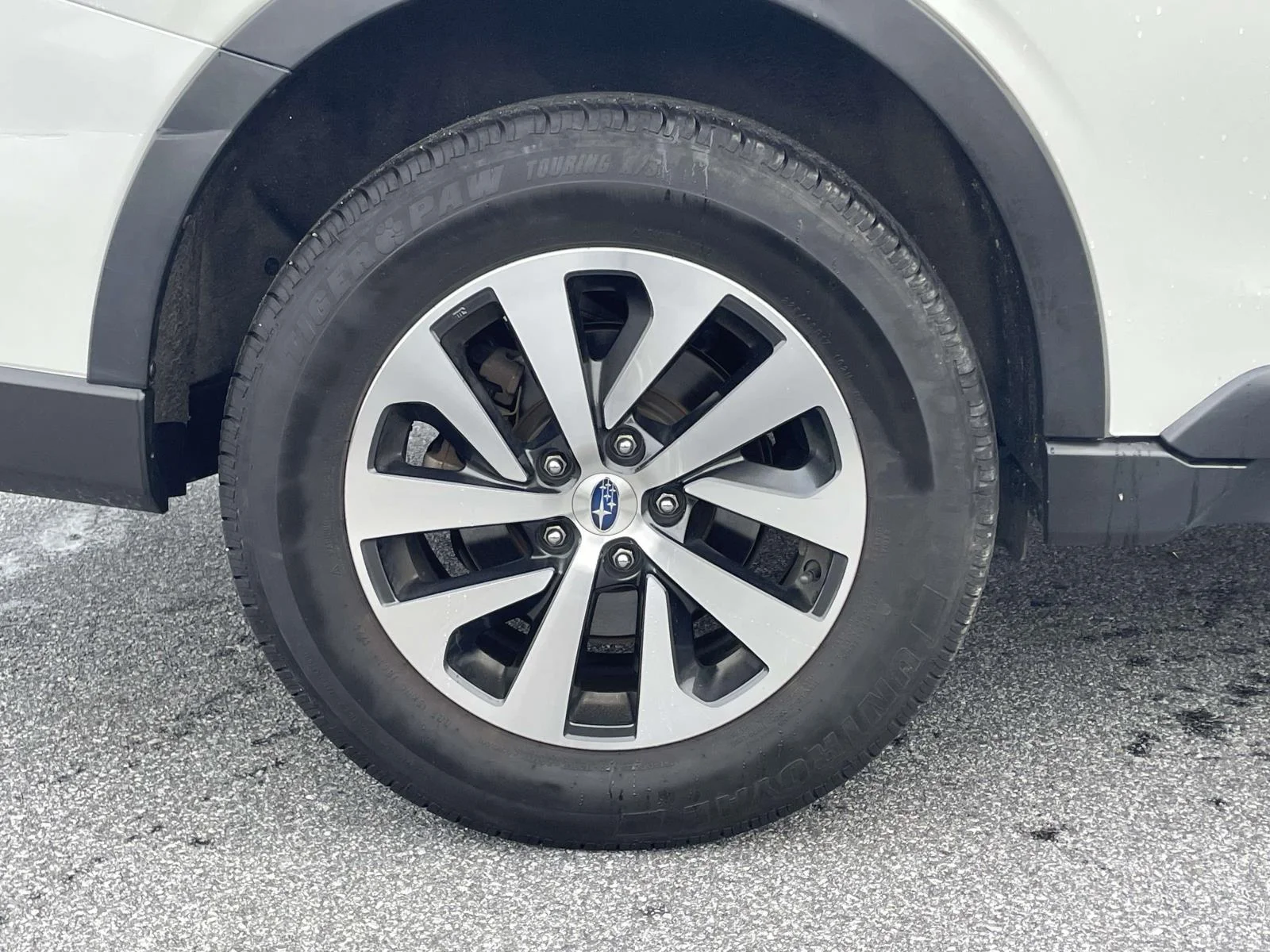 Used 2022 Crystal White Pearl Subaru Premium image 30