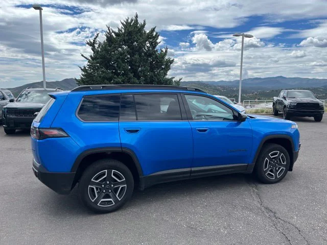 Used 2026 Hydro Blue Pearlcoat Jeep Laredo image 7