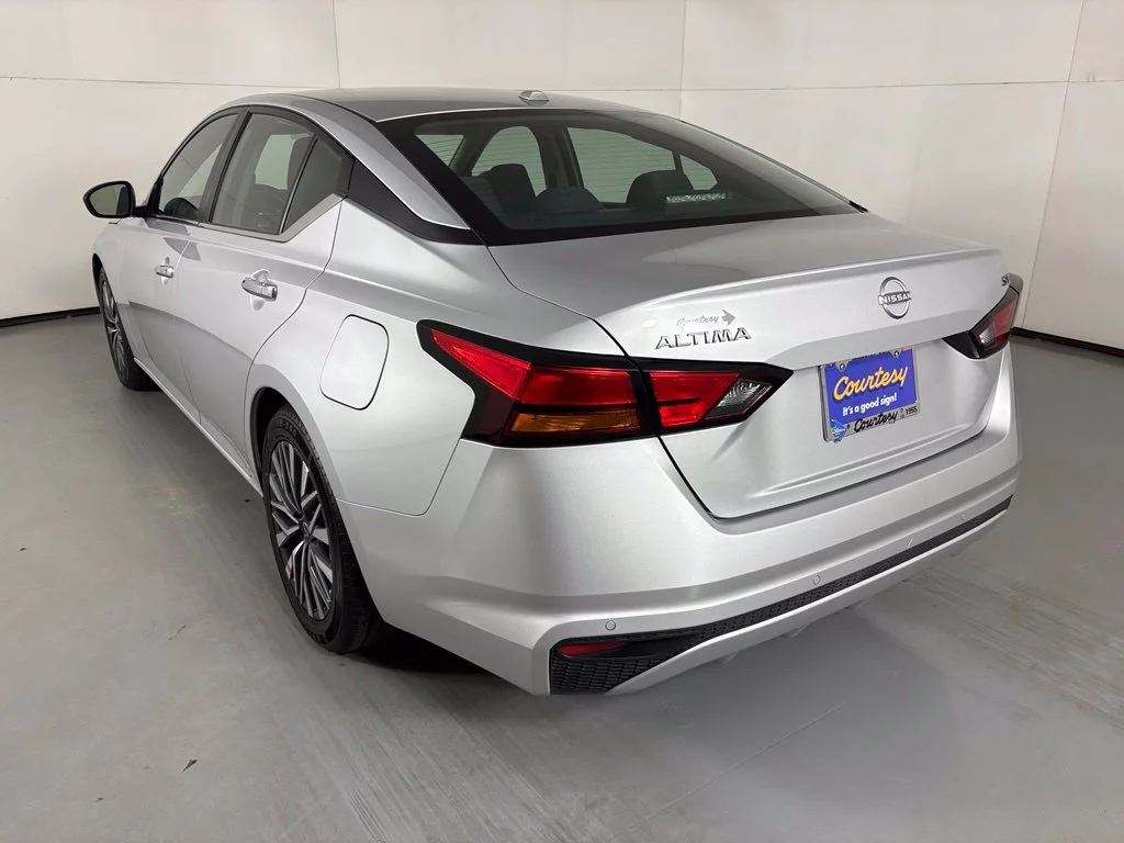Used 2024 Silver Nissan 2.5 SV image 6