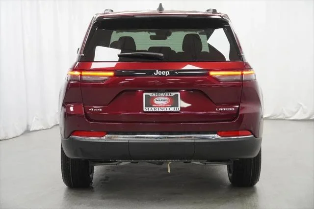 New 2026 Velvet Red Pearl-Coat Exterior Paint Jeep Laredo X image 10