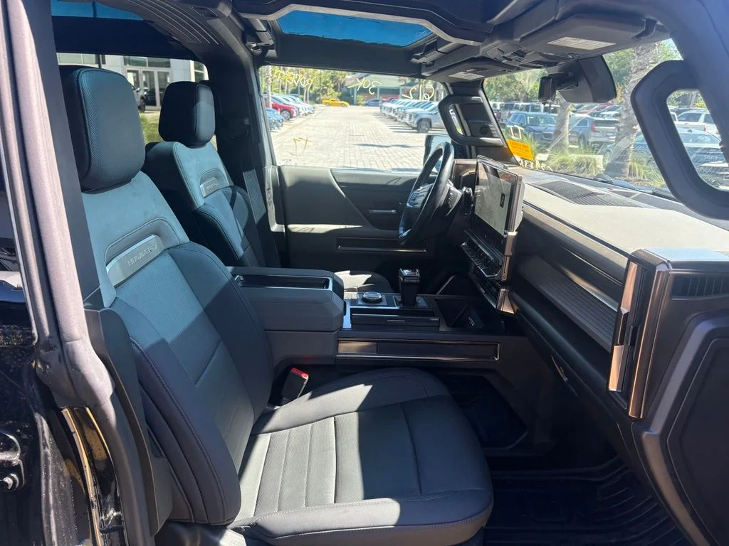 Used 2024 Black GMC 2X image 18
