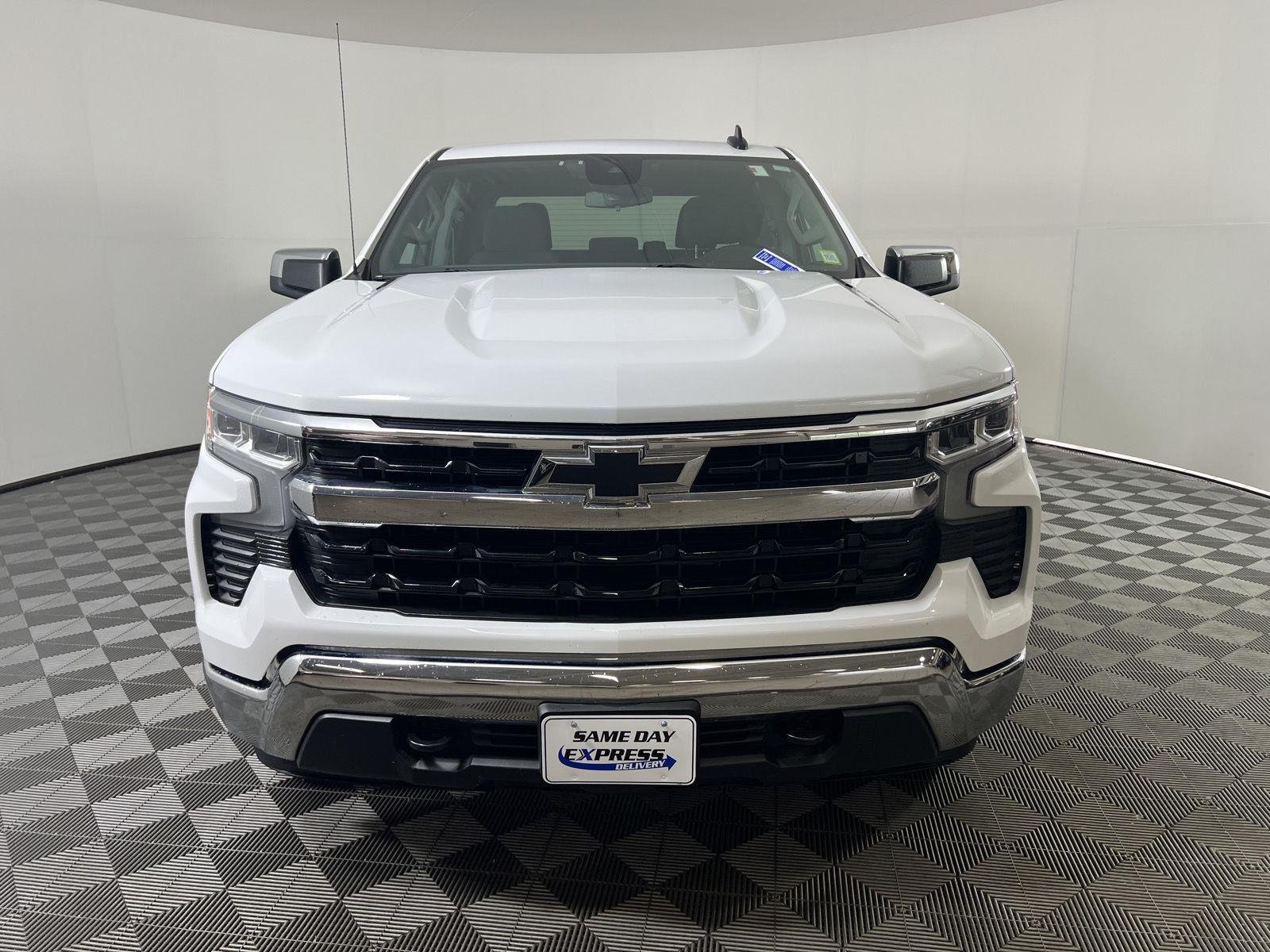 Used 2024 Summit White Chevrolet LT image 30