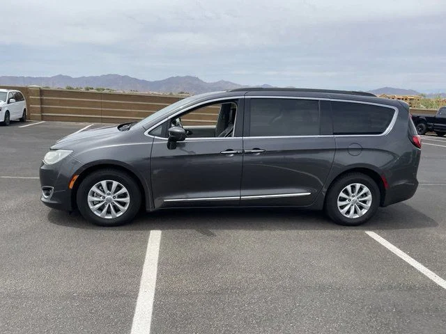 Used 2017 Granite Crystal Metallic Clearcoat Chrysler Touring L image 5