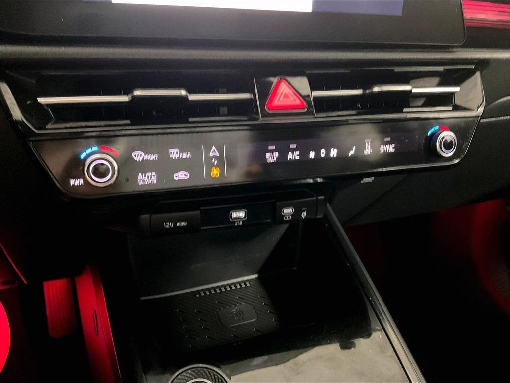 Used 2023 White Kia Wind image 25