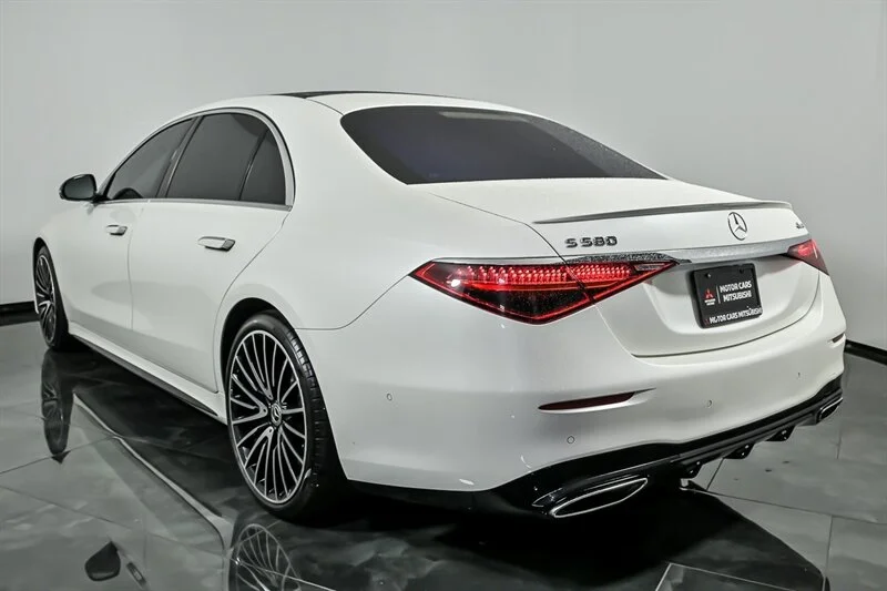 Used 2022 MANUFAKTUR Diamond White Metallic Mercedes-Benz S 580 4MATIC® image 7
