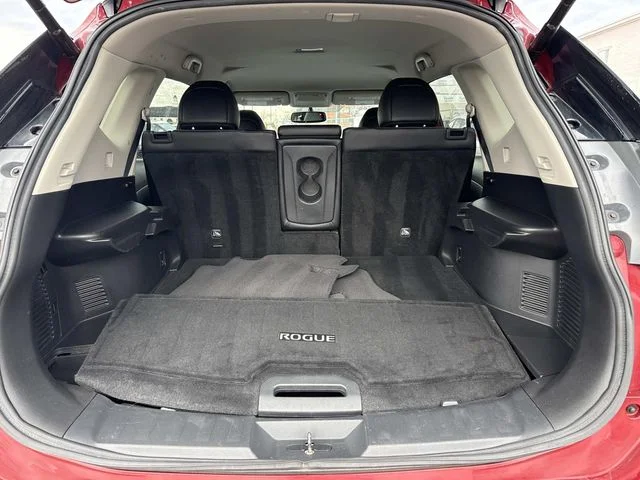 Used 2015 Red Nissan SL image 29